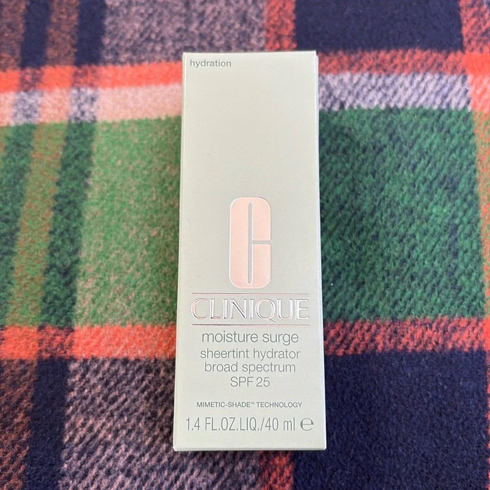 CLINIQUE Moisture Surge Sheertint Hydrator Broad Spectrum SPF 25 Moisturizer